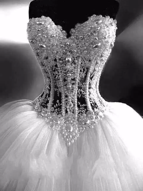 Vestido de noiva com um corpete princesa.